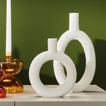 5 home office ideas with ornaments and vases