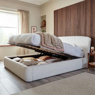 Styling with confidence with cirrus bed