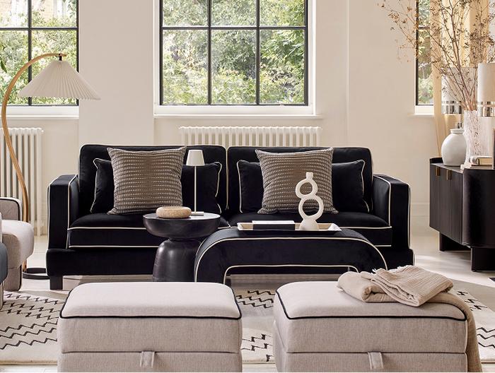 Monochromatic hosting