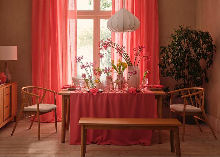 Filip dining set with pink decor