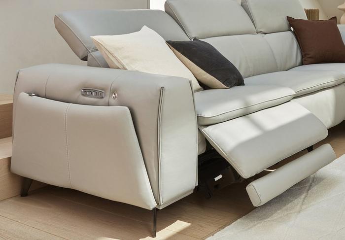 Venosa recliner sofa