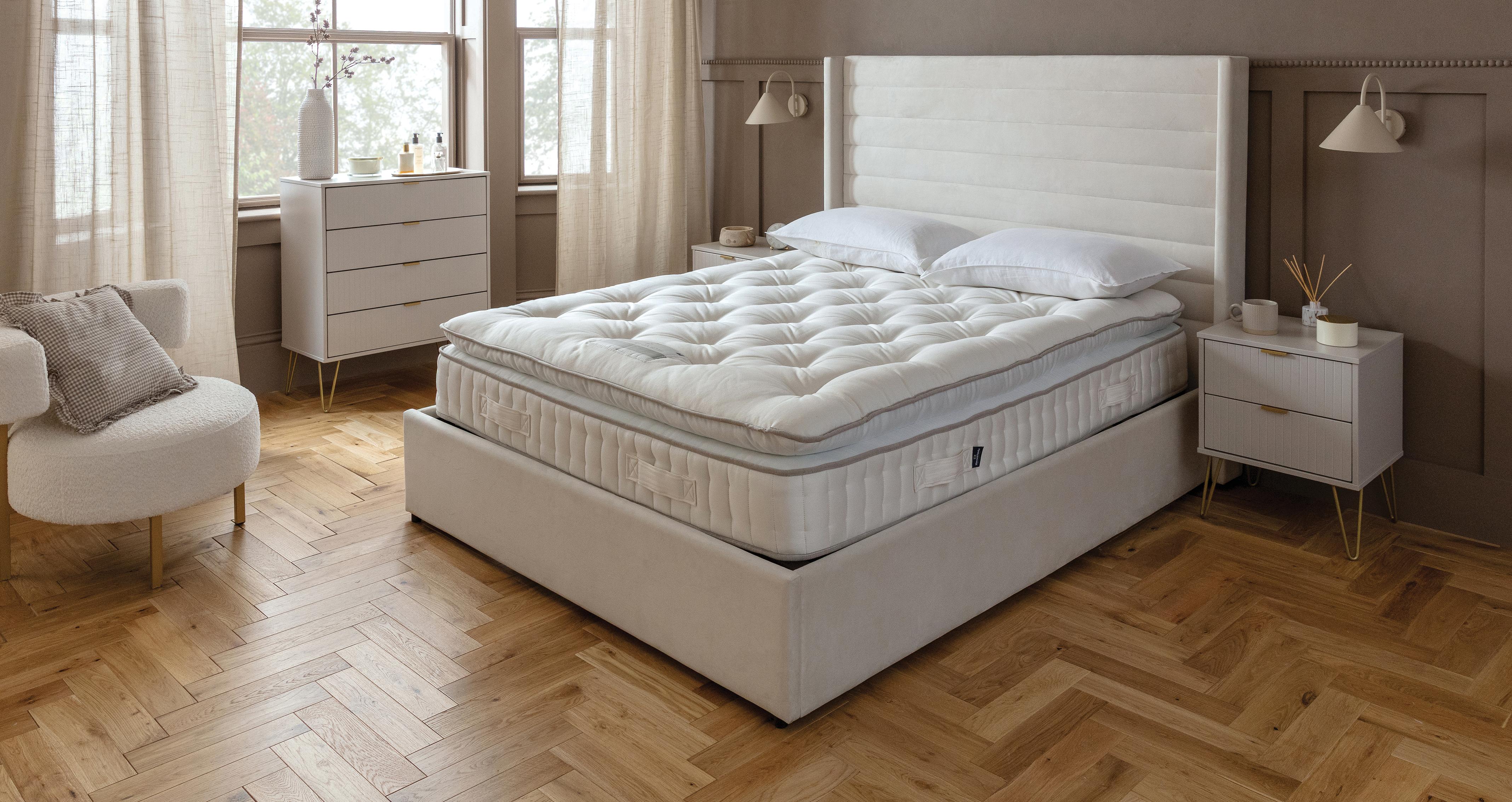 abberton6750naturalpillowtopmattress_md_viewroomset