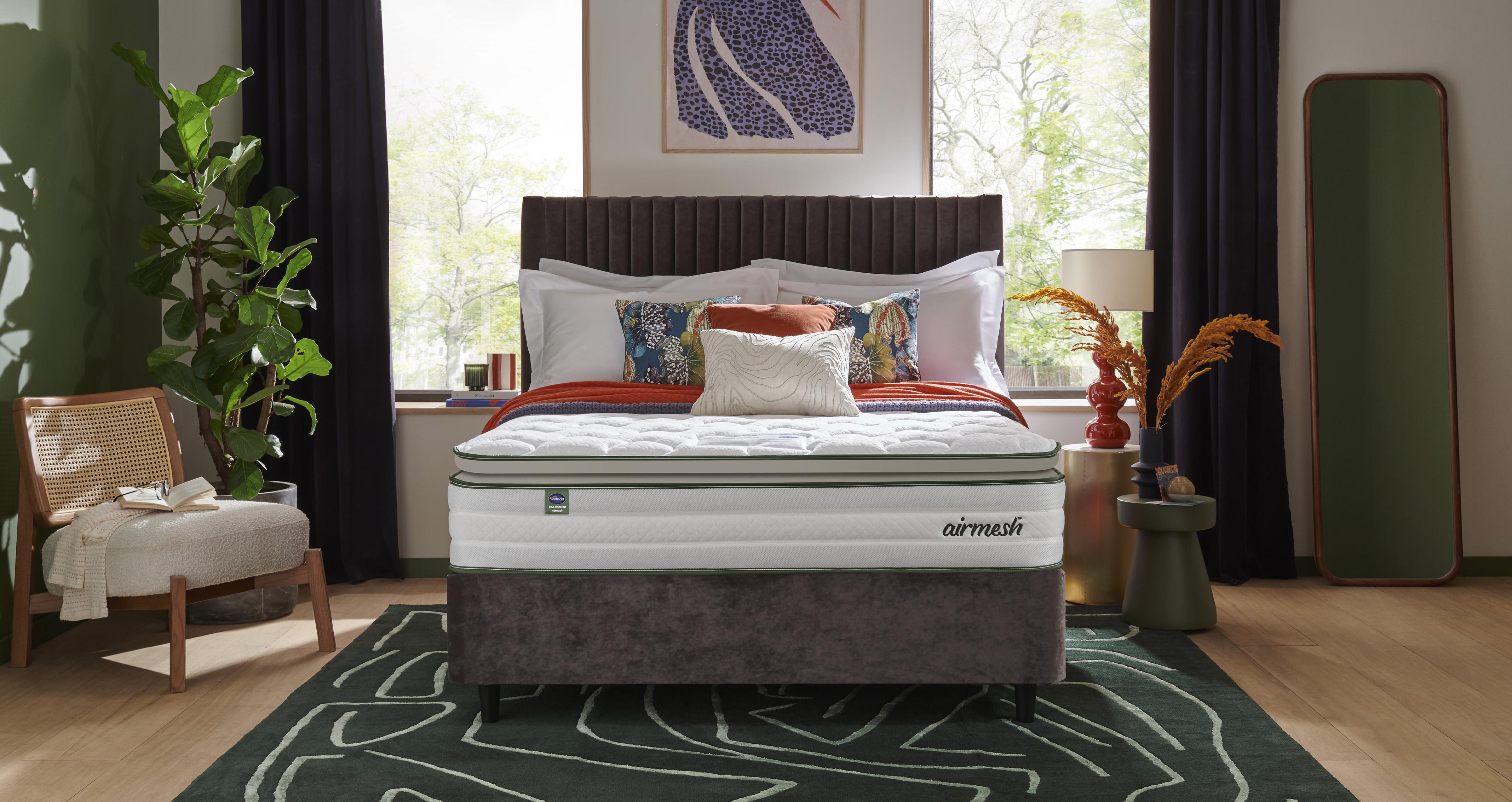 airmeshecocomfort2000pocketpillowtopmattress_me_airmeshsupport2000_greenandwhite_view3