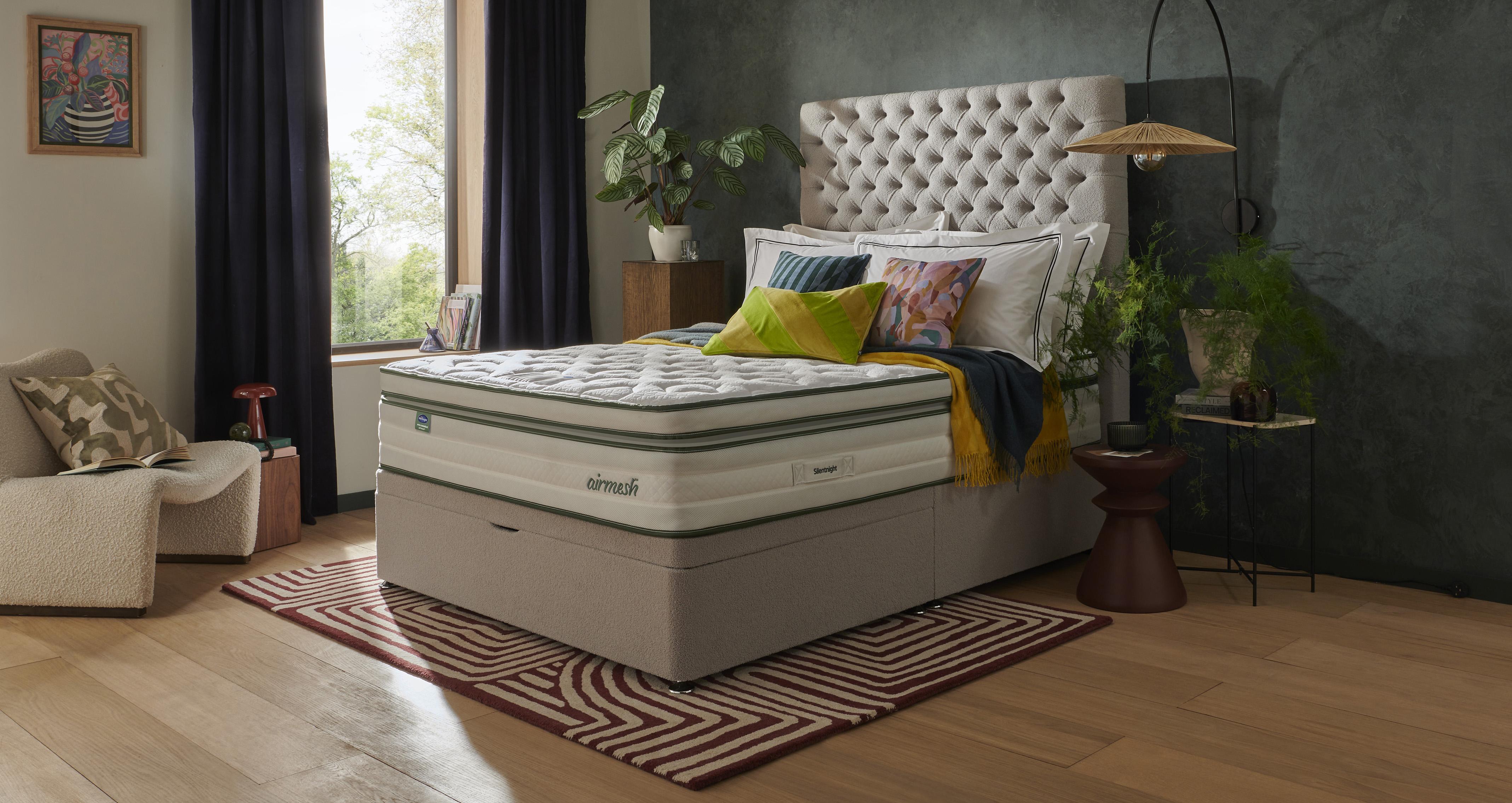 airmeshecocomfort3000pocketboxtopmattress_mf_airmeshluxury3000_greenandwhite_view3