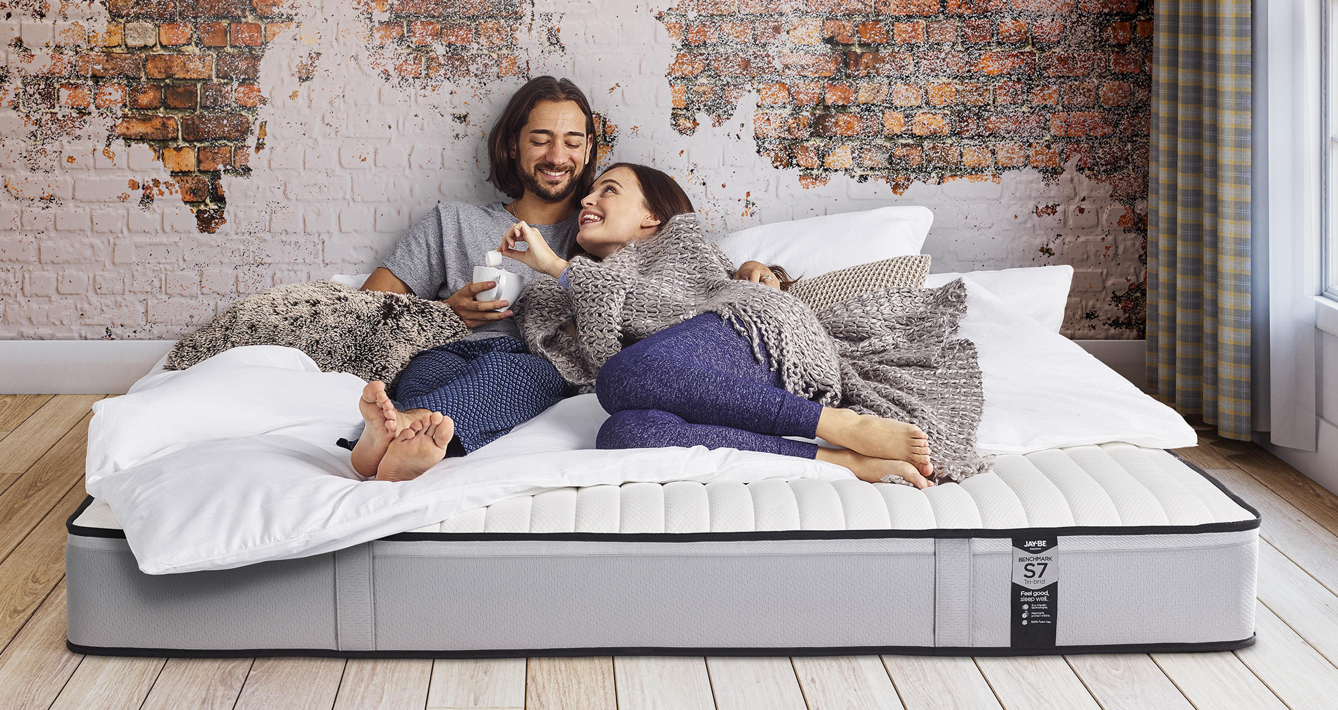 benchmarks7tribridecofriendlymattress_mc_benchmarkmattress_greyandwhite_view5