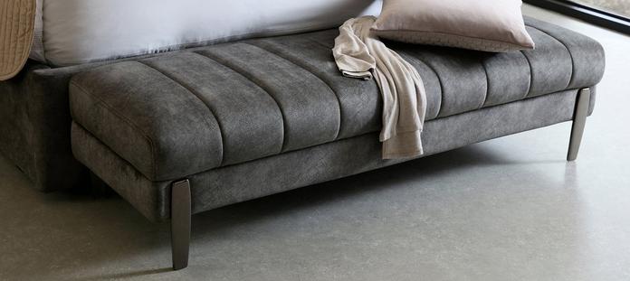 close up of the platinum vincenzo footstool