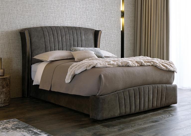 Platinum Leopardi bed with a white boucle accent chair