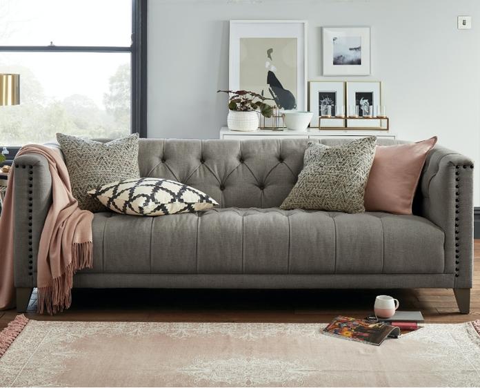 Classic english outlet sofa