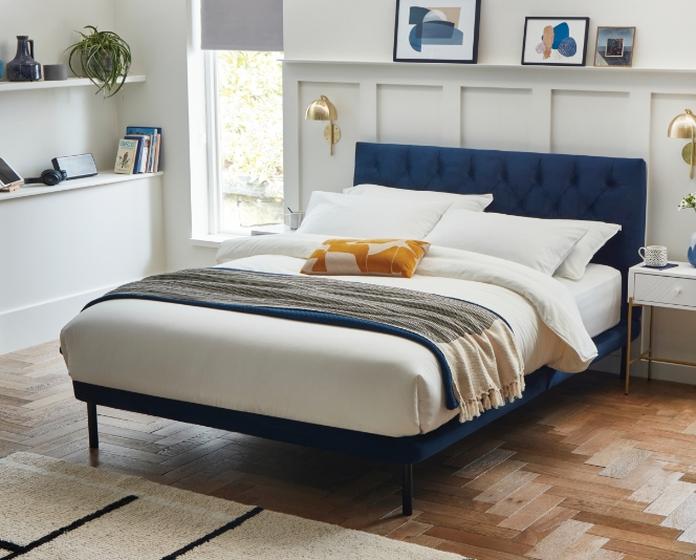 Dfs small double clearance bed