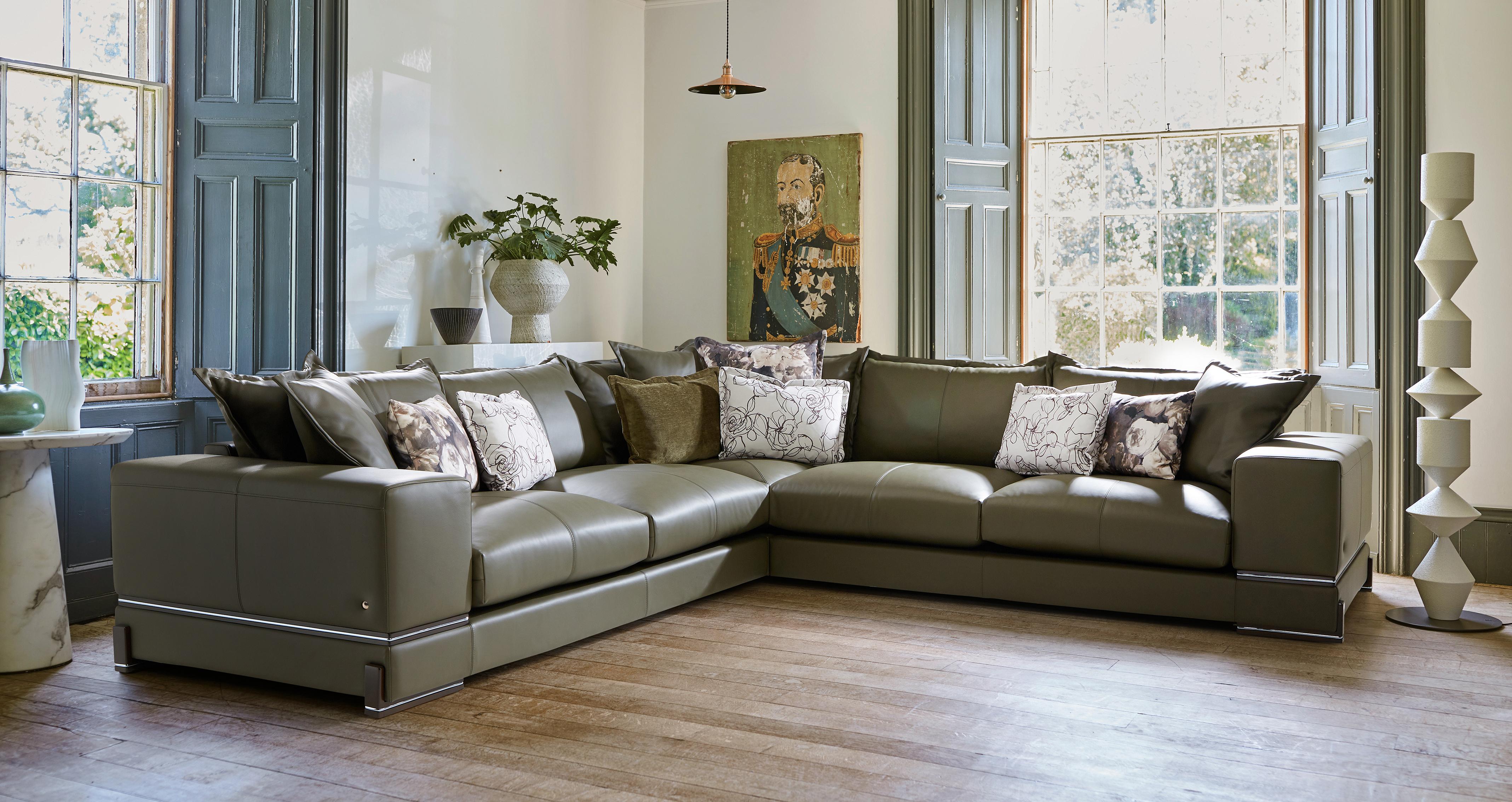 dukesleather_zs_viewroomset
