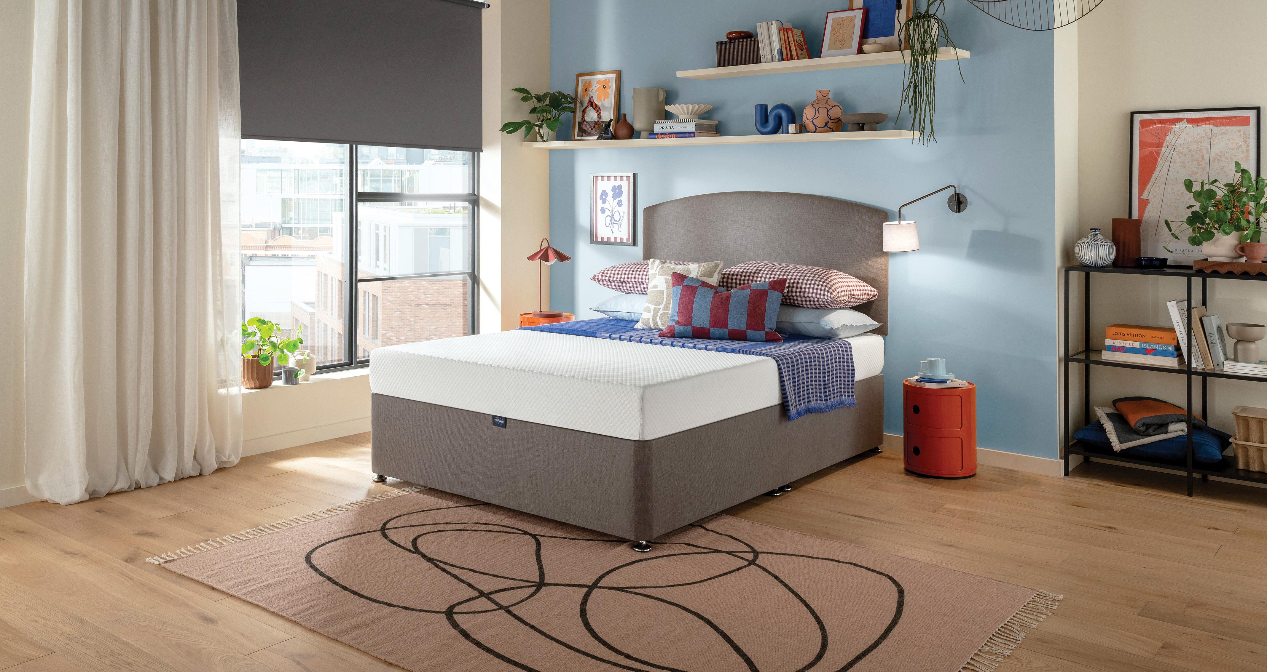 silentnightdreammemoryrolledmattress_mb_viewroomset