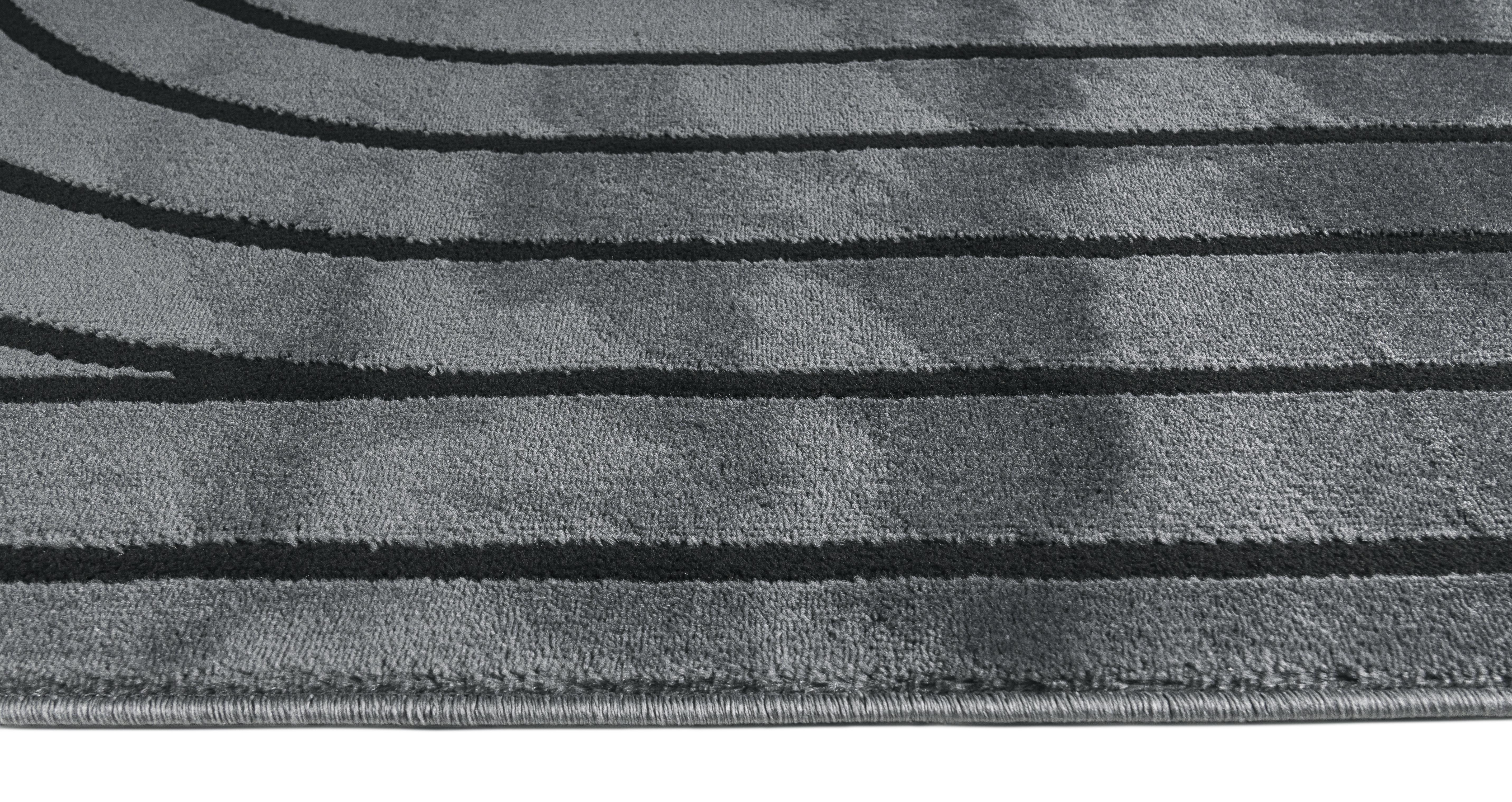 tredbygreyrug_7b_tredbygrey_charcoalandblack_view4