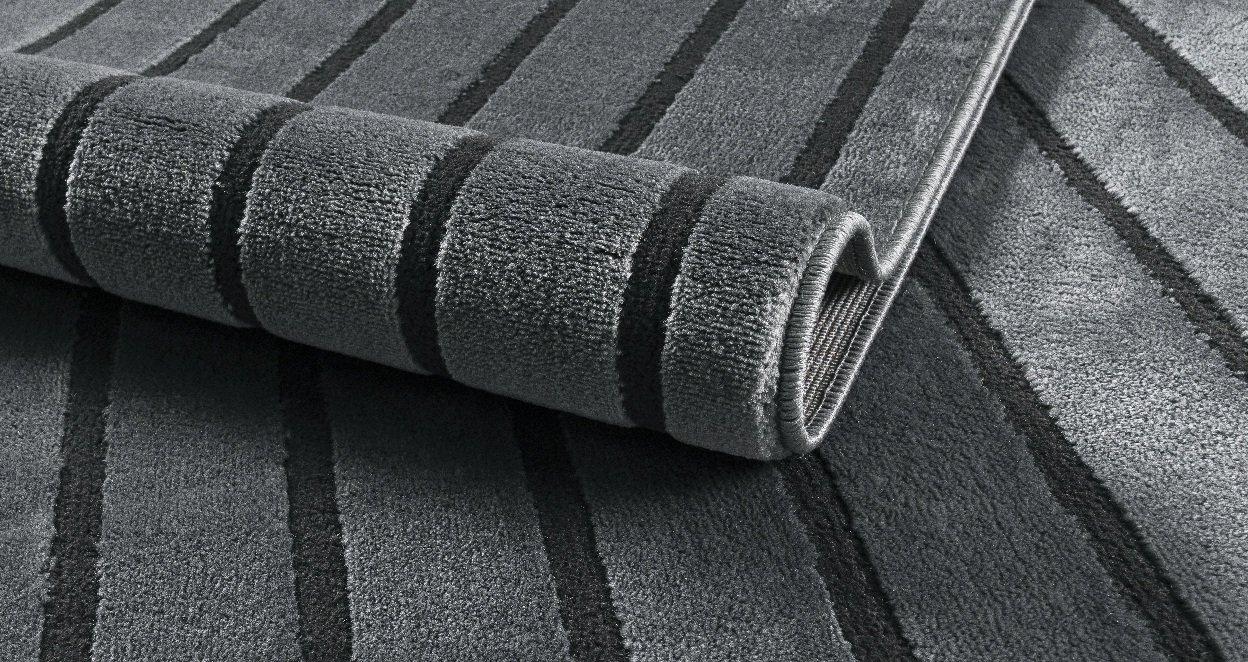 tredbygreyrug_7b_tredbygrey_charcoalandblack_view5